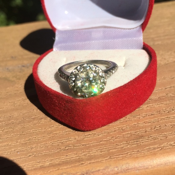 1.75 carat Colorless/white moissanite Halo ring - Picture 6 of 8